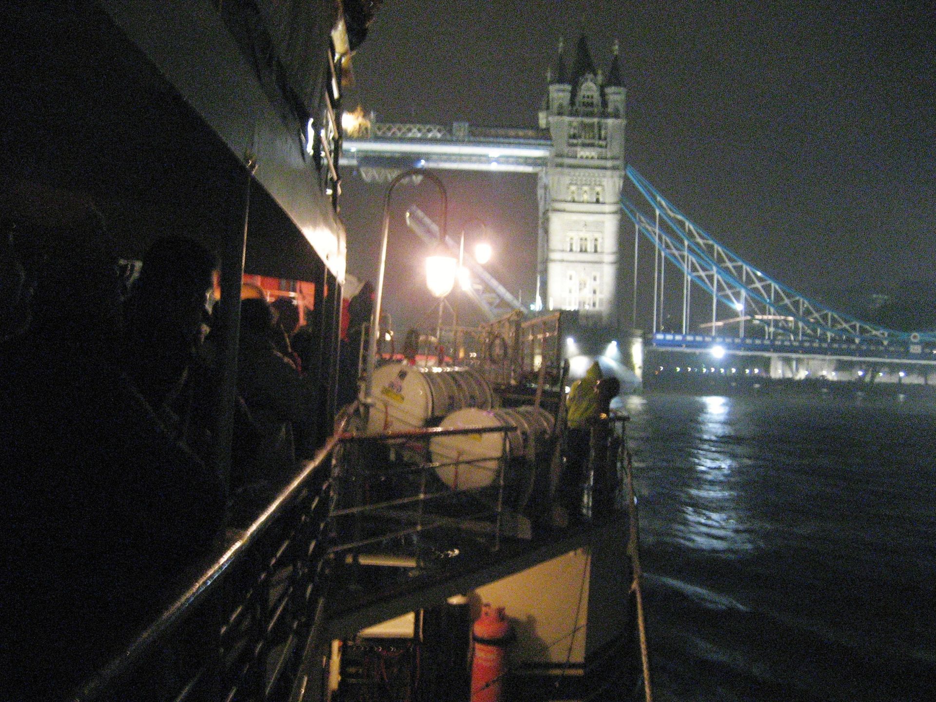 Waverley approaching Tower Pier 