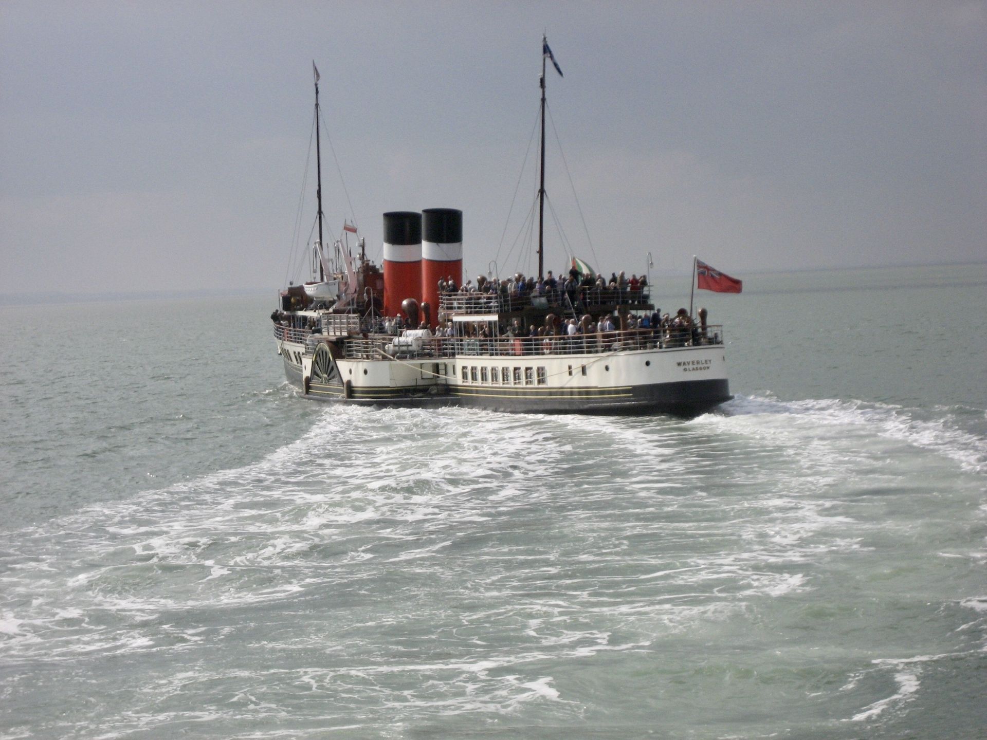 Waverley setting off from pier