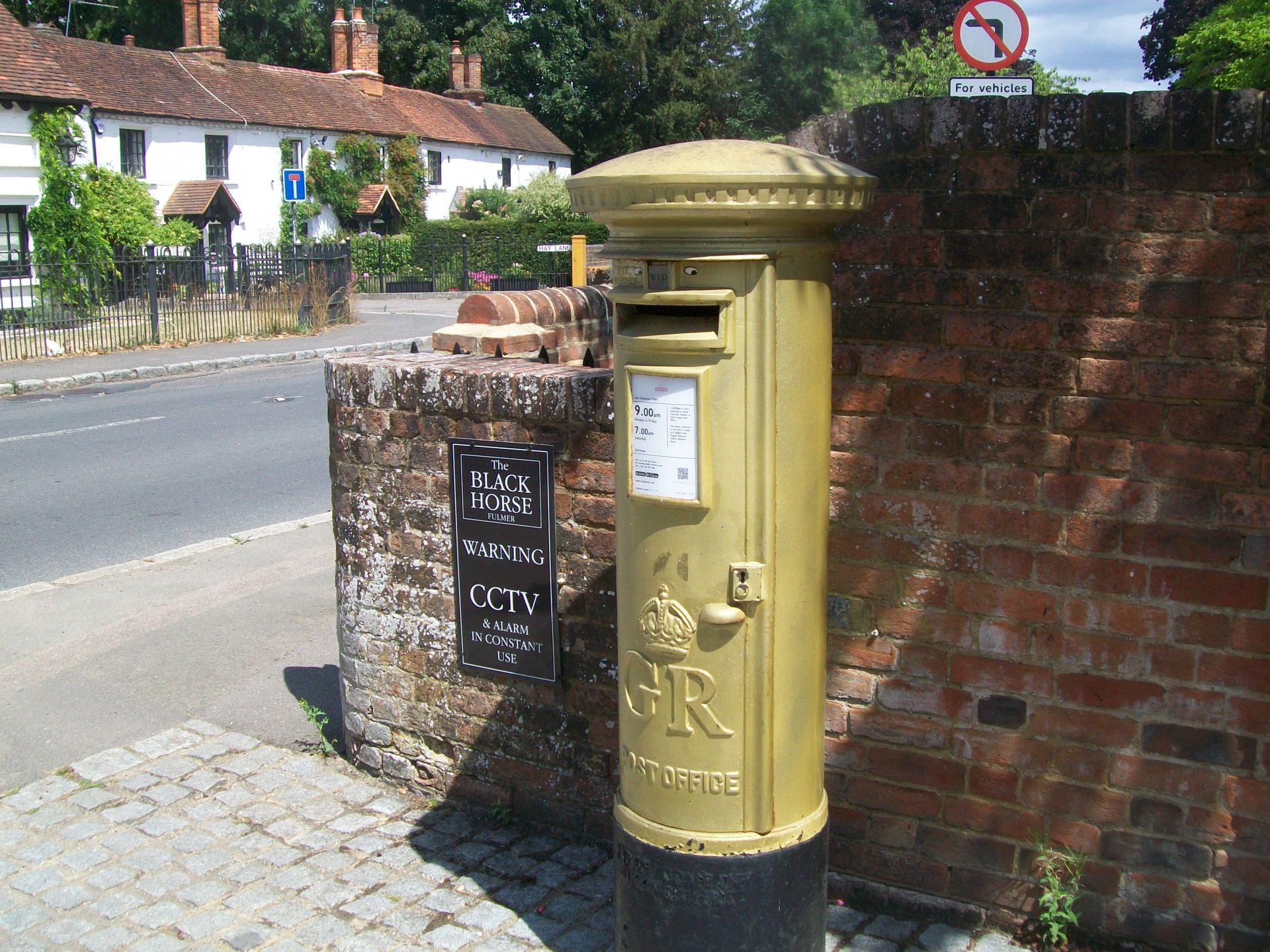 Gold Post box Fulmer