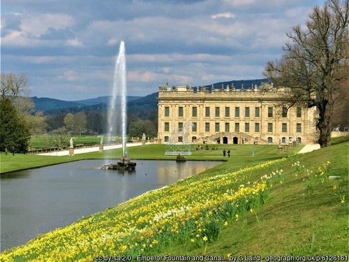 Emperor Fountain and Chatsworth House, copyright G Laird, used under Creative Commons licence v2.0.