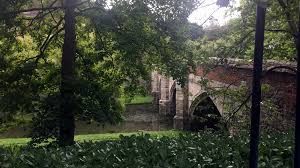 approach to Eltham Palace
