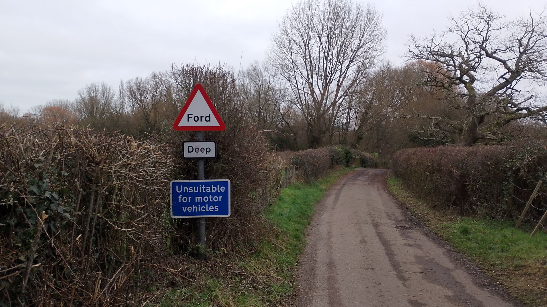 Deep ford (with footbridge!) near Alresford