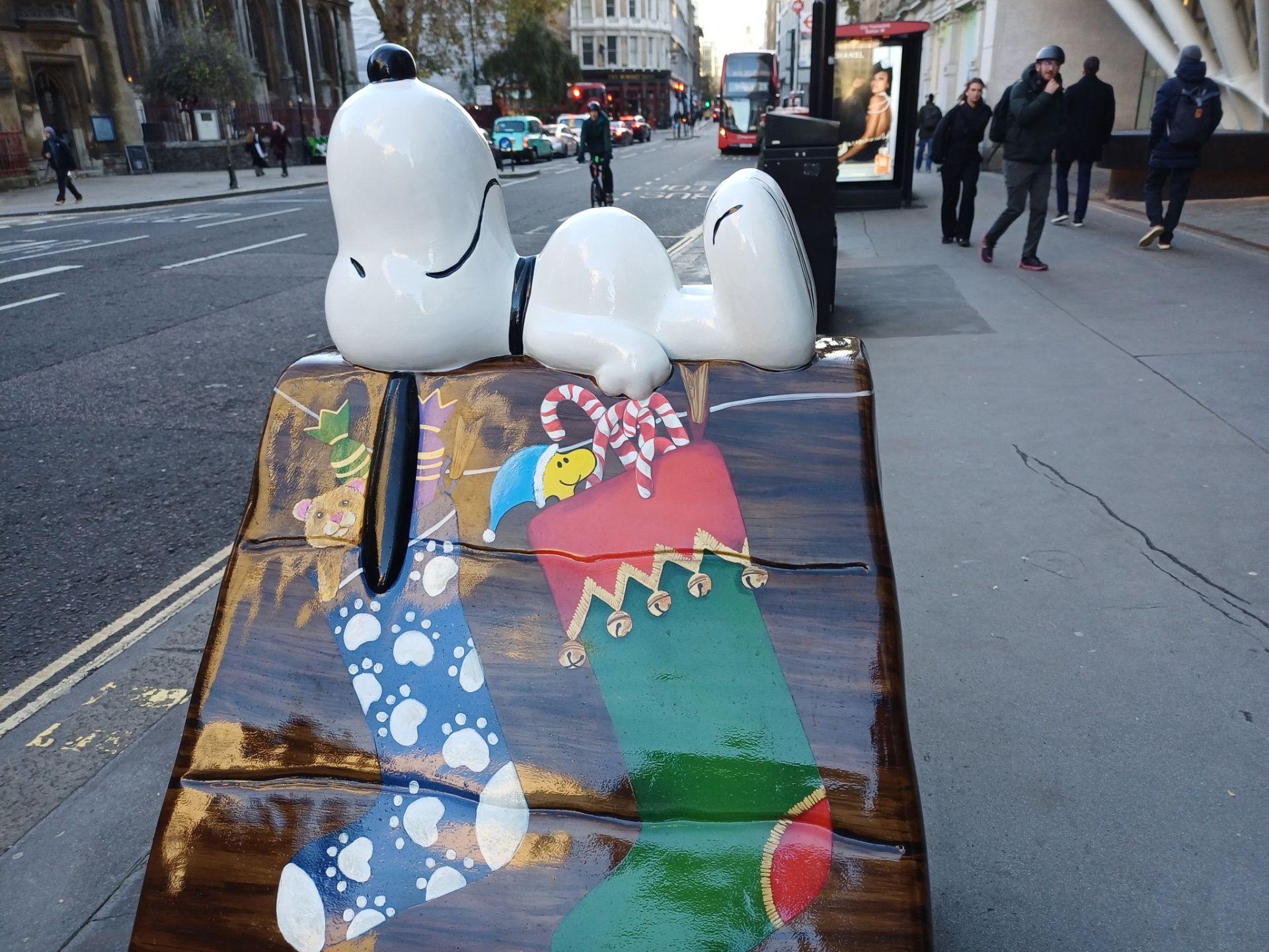 A sculpture of Snoopy (Beagle dog)