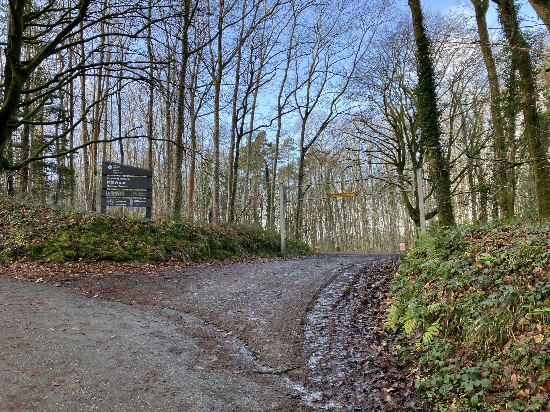 Minwear car park entrance