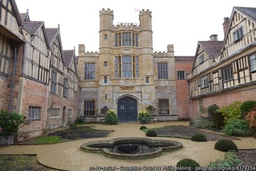 Coughton Court, copyright Philip Halling, used under Creative Commons licence v2.0.