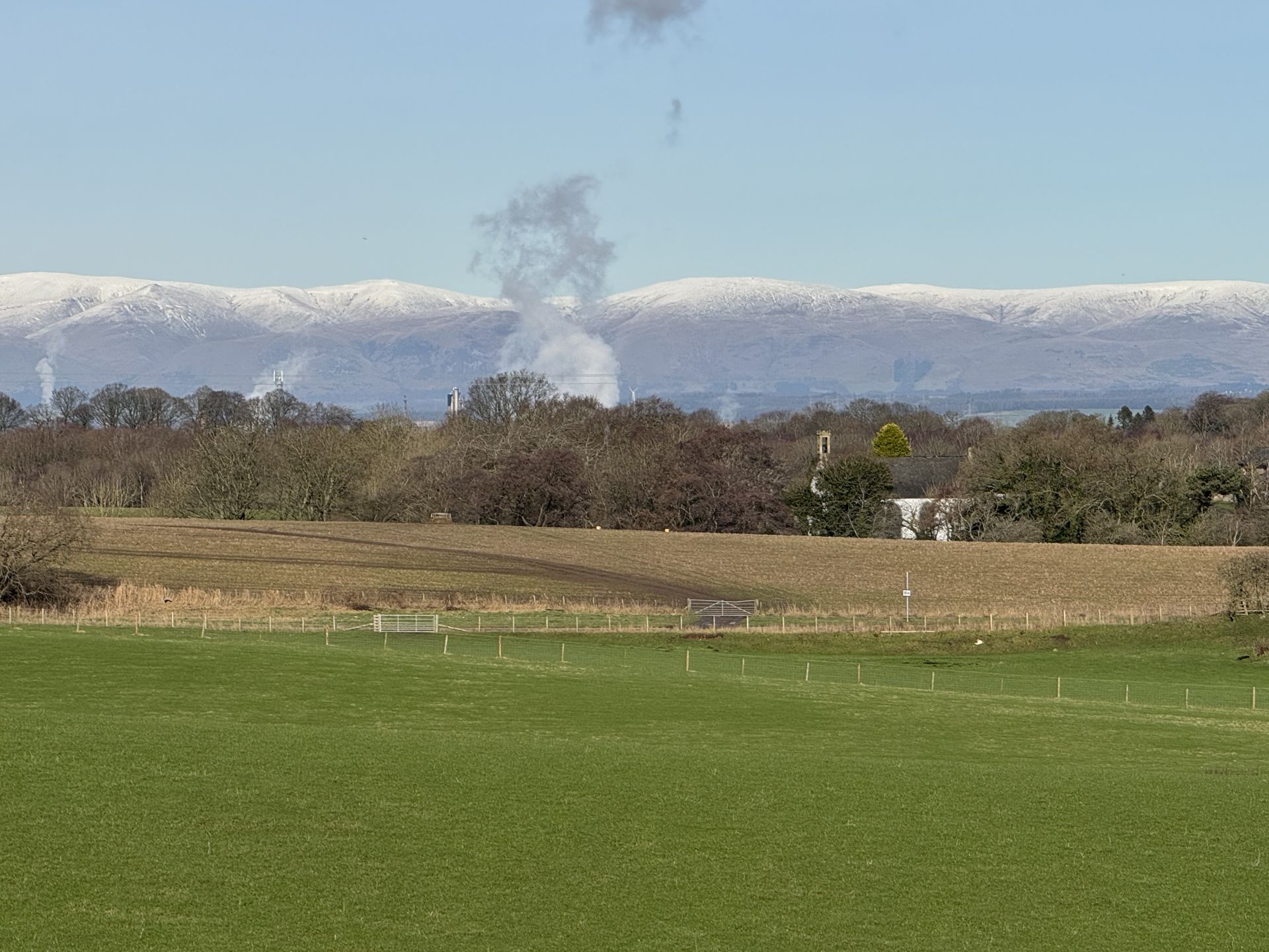 View around Muiravonside