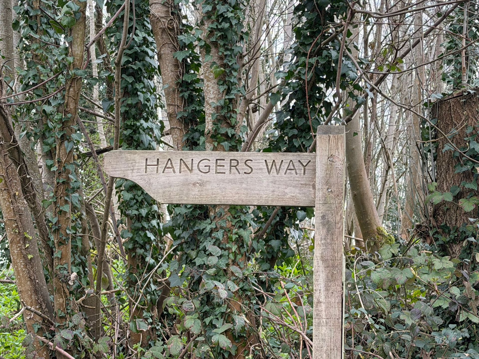 Hangers Way sign