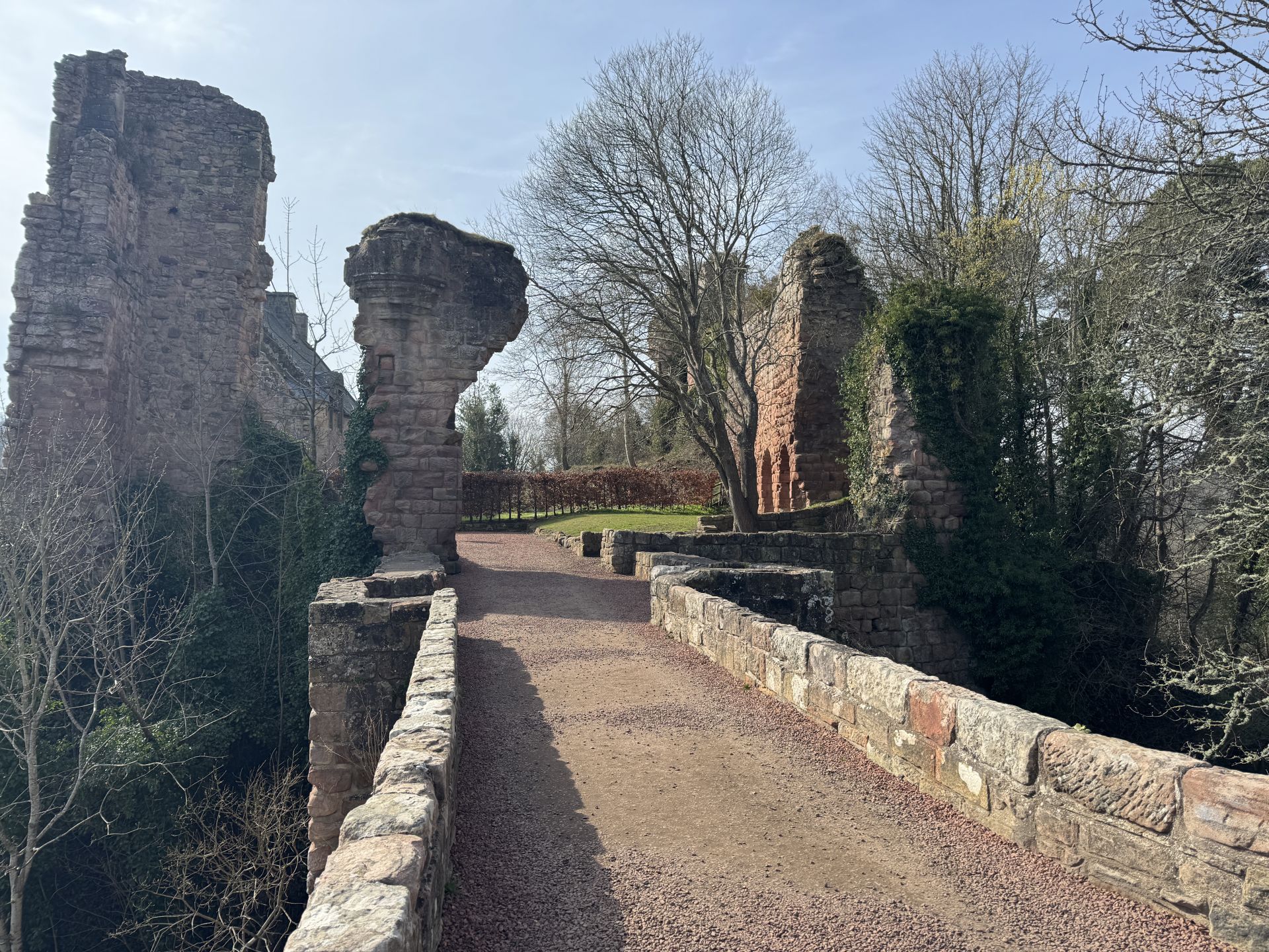 The remains of Rosslyn Castle