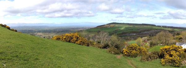 From Moel Maenefa looking north across the A55 to Mynydd-y-Cwm with the Irish Sea in the distancerse 