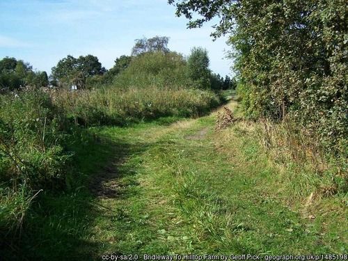Bridleway to Hilltop Farm, copyright Geoff Pick, used under Creative Commons licence v2.0.