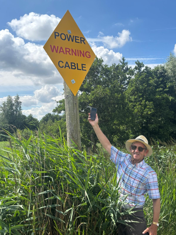 No Peter you need to plug it in !!
